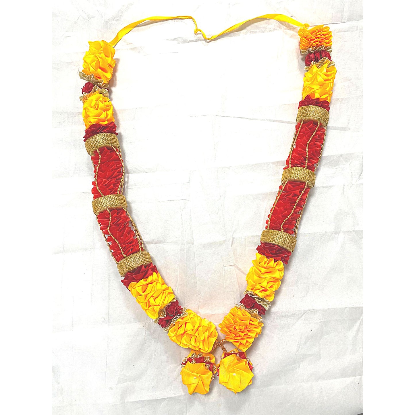 Guirnalda larga de flores artificiales para ídolo Mala | Long Artificial Flower Multipurpose Garland (Mala)