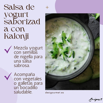 "Mezcla yogurt con semillas de nigella para una salsa sabrosa. Acompaña con vegetales o galletas para un bocadillo saludable."