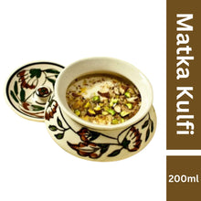 Load image into Gallery viewer, English: Enjoy Matka Kulfi, traditional Indian ice cream in a clay pot. Available in pistachio, saffron, and mango flavors.  Spanish: Disfruta del Matka Kulfi, helado indio tradicional en olla de barro. Disponible en sabores de pistacho, azafrán y mango.