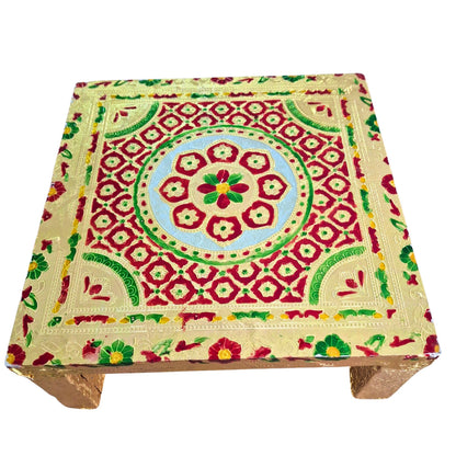 Chowki de madera para puja con forma de cuadrado dorado | Golden Square Wooden Chowki for Pooja