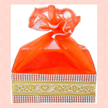 Cargar imagen en el visor de la galería, Cesta de regalo de lujo colorida | Colourful Hardboard Gift Basket with 25cm in diameter