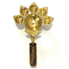 Load image into Gallery viewer, Diya (lámpara) de cobre | Copper 5-face Diya with handle (Big)