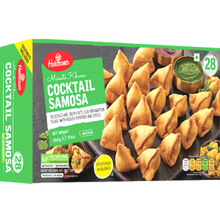 Cargar imagen en el visor de la galería, Haldiram&#39;s Veg Cocktail Samosa 650g: Crispy, protein-packed samosas with authentic Indian spices. Order now from DesiGourmet.es for your next party!