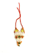 Cargar imagen en el visor de la galería, Collar | Golden pearl decorated Mala for small Idol Murti (9cm)