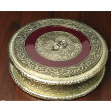 Cargar imagen en el visor de la galería, Caja Redonda Royal Oxidado Granate con Diseño Floral | Royal Oxidised Maroon Round box with Floral Design